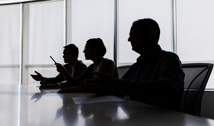 People in a meeting thumbnail