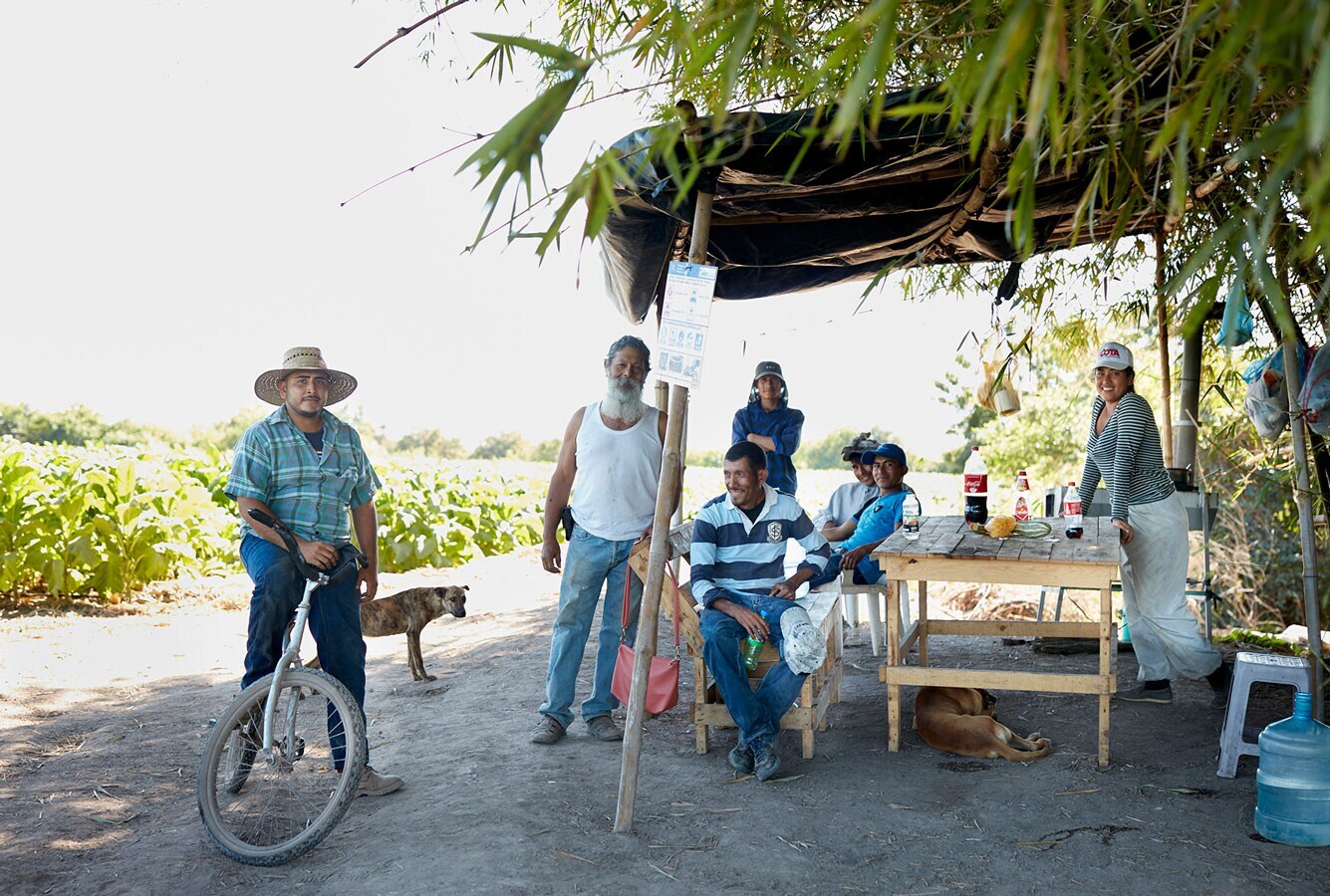 mexico-farm-workers-lunch-web