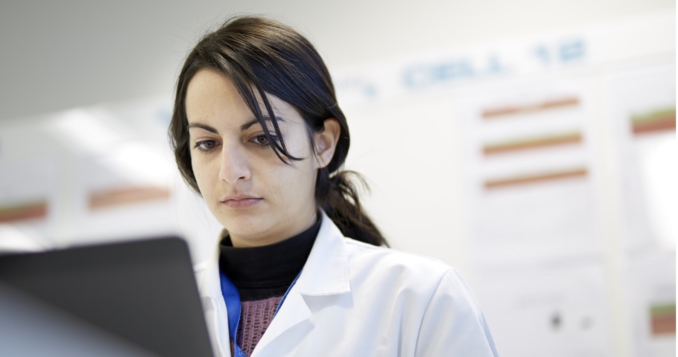 female-employee-pmi-italy