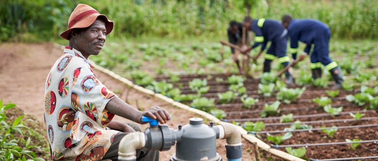 img_pmi_integrated_report_socio_economic_well-being_slide1