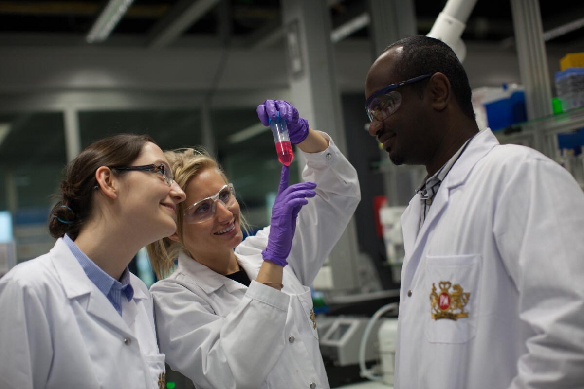Scientists in lab Cube Neuchatel