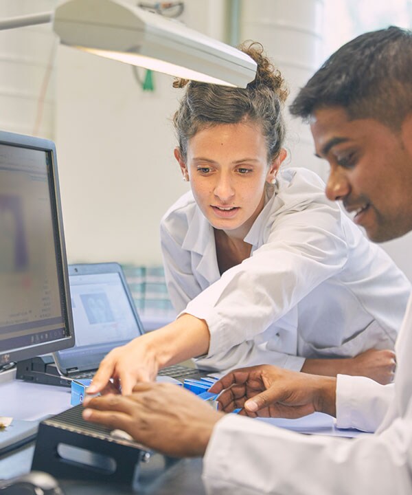 Diverse scientists mobile-banner