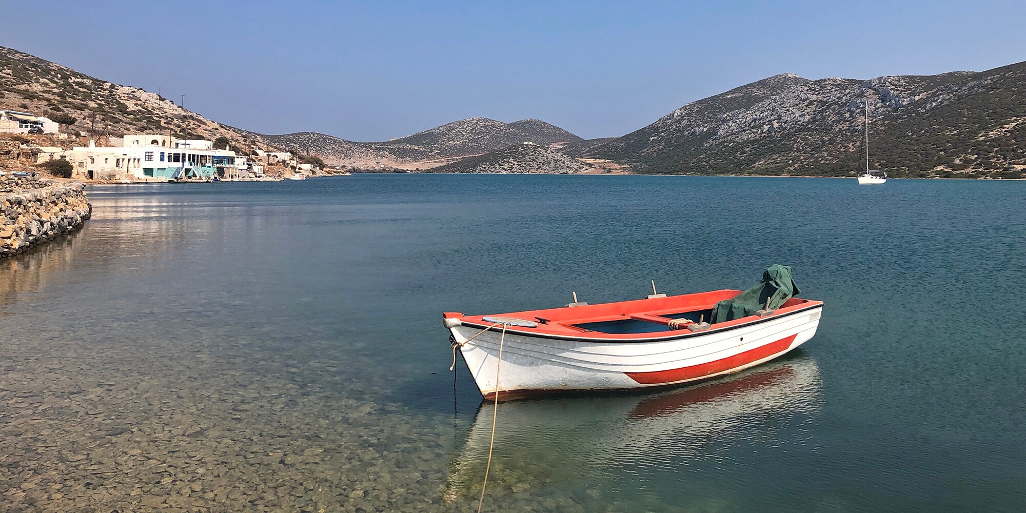 Astypalea boat in the bay 2000x1000