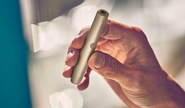 Iqos Iluma hand thumbnail