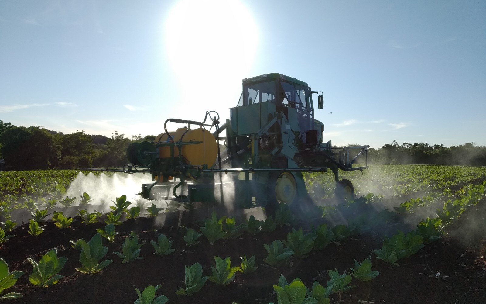 machine-spraying-crops