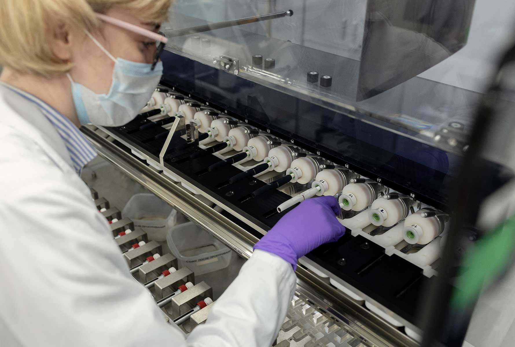 laboratory-analyst-pmi-russia