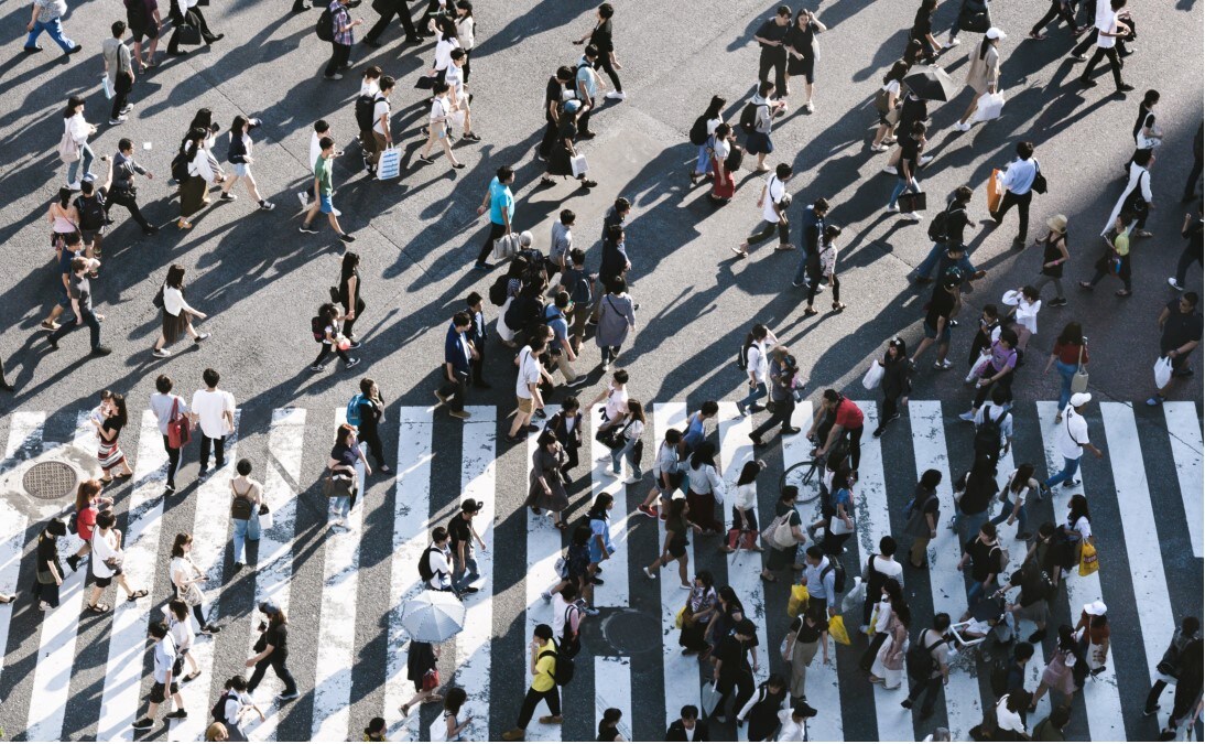 crowd-of-people-zebra-crossing