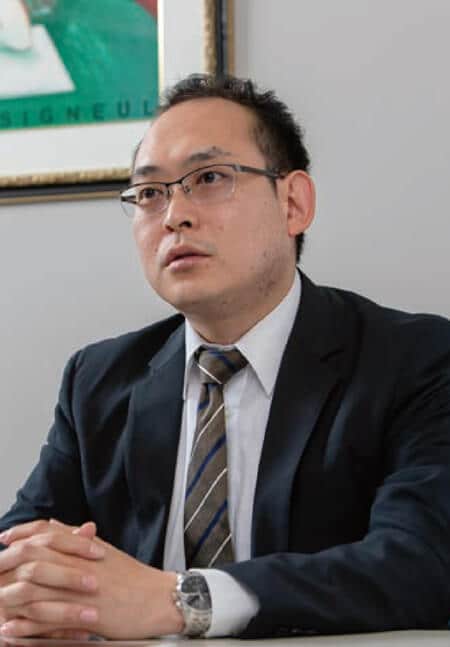 business-man-sitting-at-table